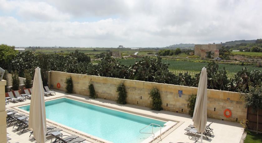 Swimming Pool of The Xara Palace Relais & Chateaux in Mdina, Malta |  Photo: disclosure