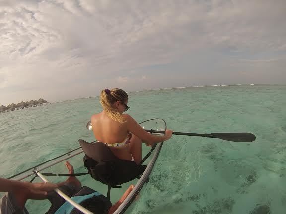 kayak transparente glass bottom velassaru resort hotel - dicas de viagem lua de mel nas ilhas maldivas