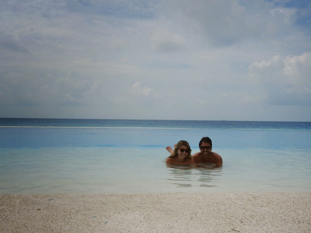 piscina pool velassaru resort hotel - dicas de viagem lua de mel nas ilhas maldivas