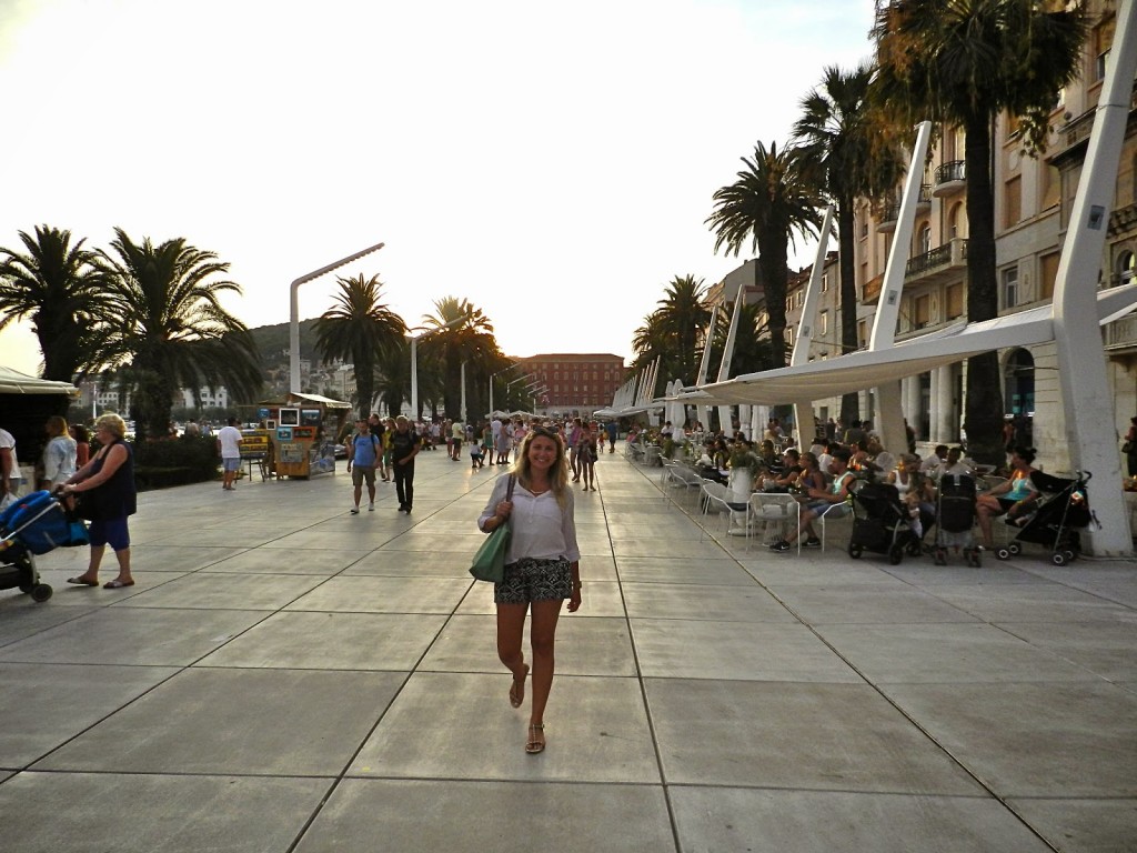 Promenade (RIVA) de Split, cheia de bares e restaurantes