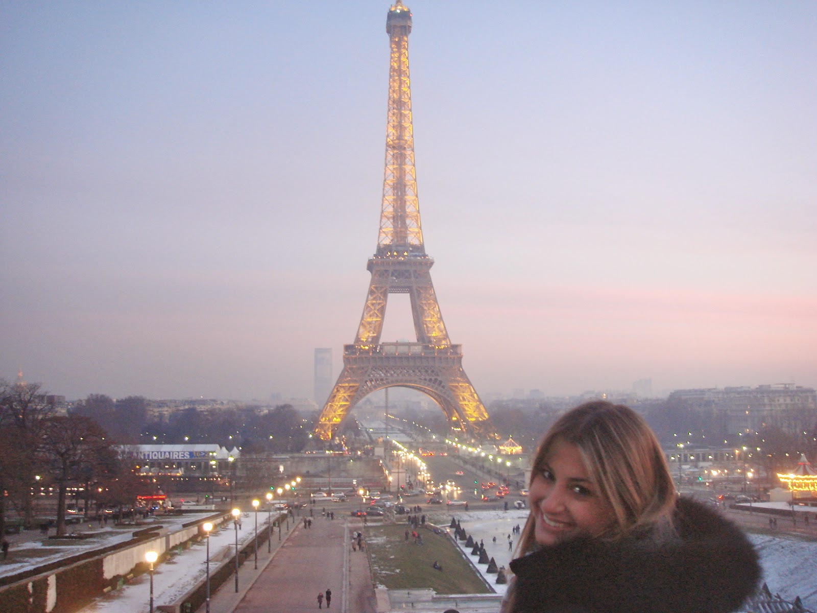 Погода в париже на 14 дней. Париж в ноябре. Эйфелева башня зимний Париж. Париж сейчас. Климат Парижа.