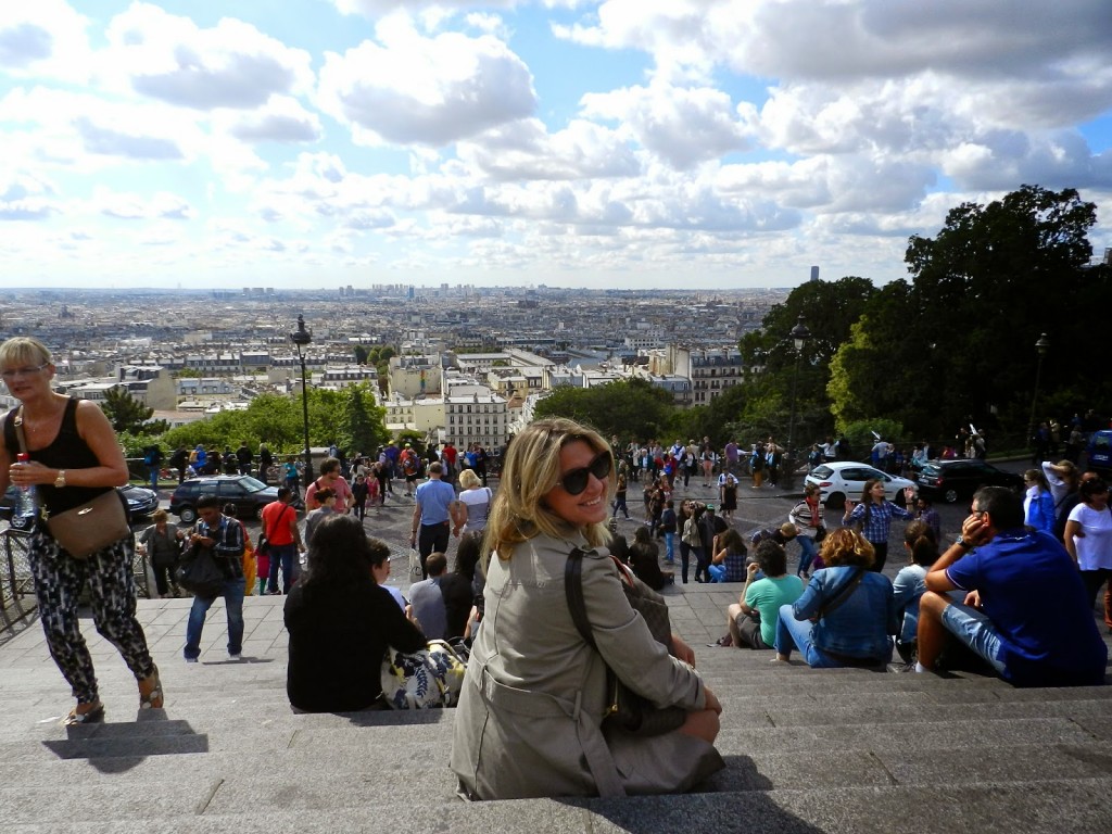 Lá em cima, nos degraus da Sacré-Coeur, observando Paris :)