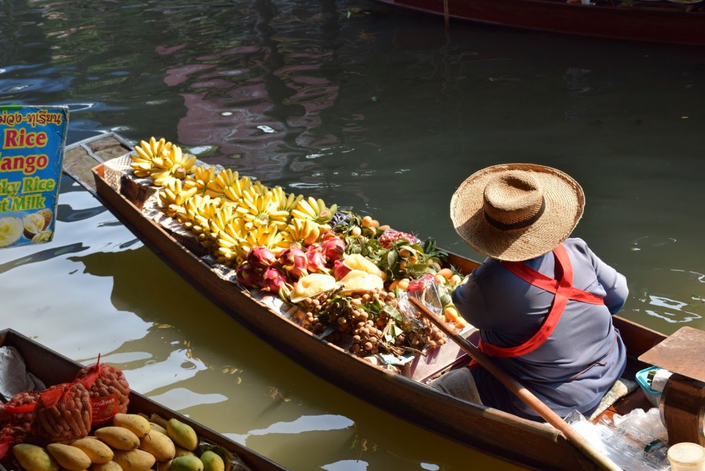 Comidas tailandesas frutas floating market bangkok 01