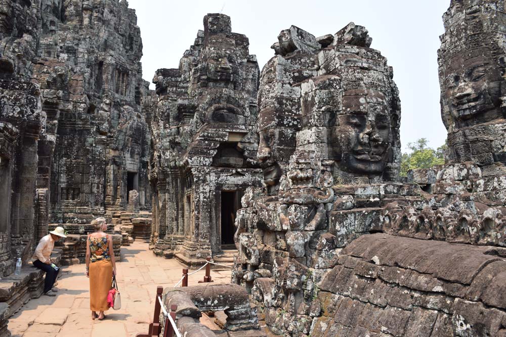 bayon angkor thom siem reap cambodia faces gigantes 