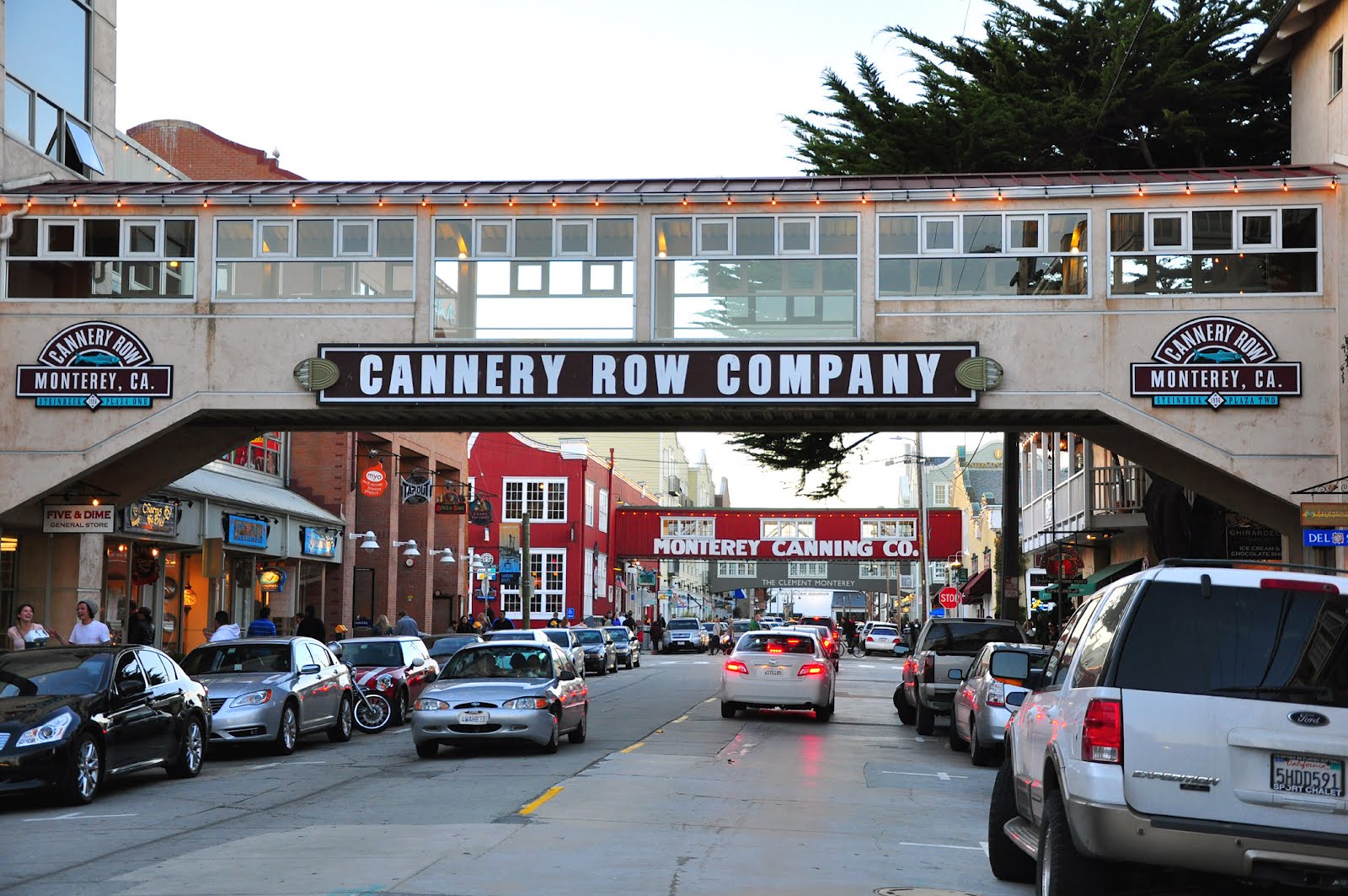 Cannery Row em Monterey | foto: bradleyandmarissa.com