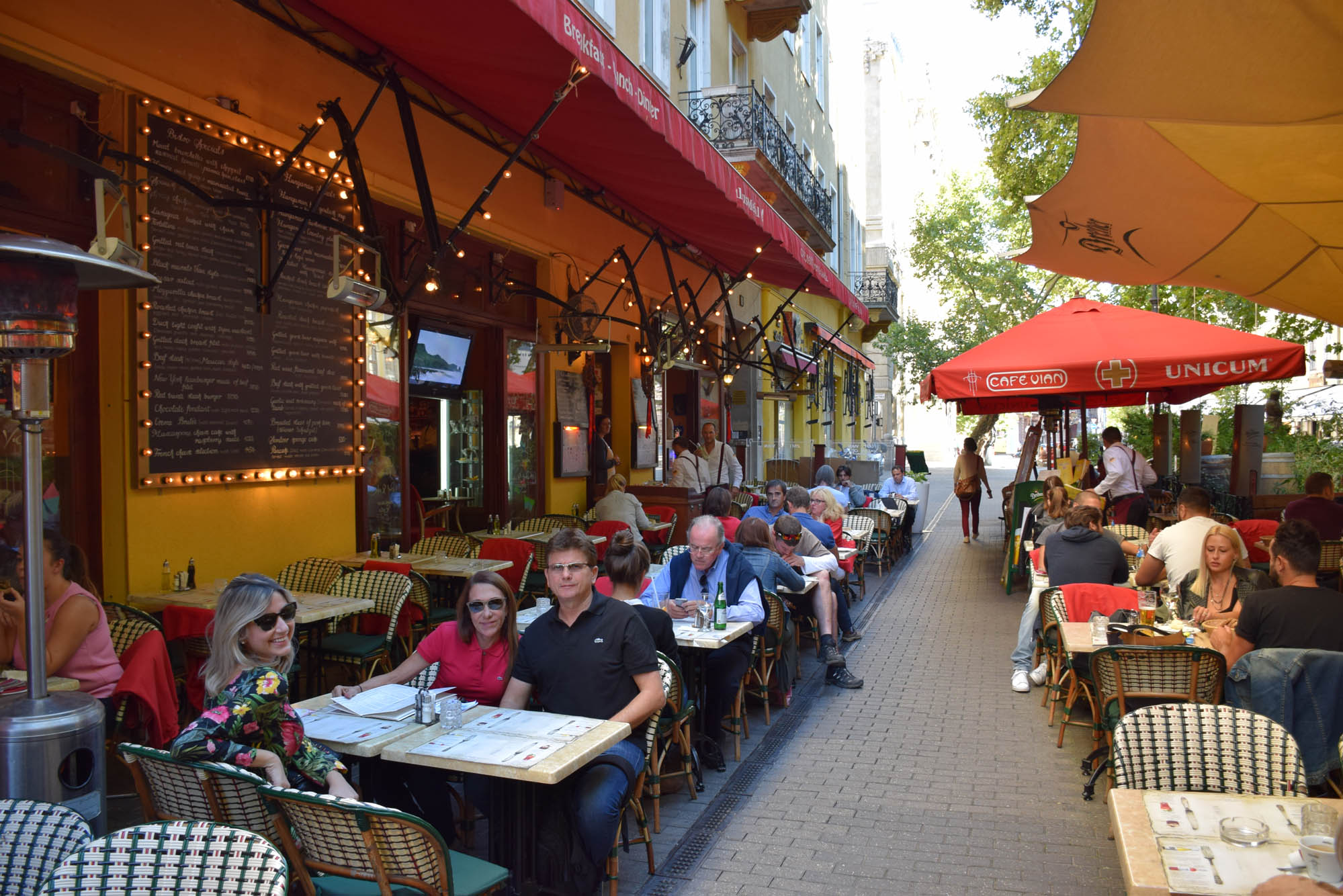 Cafe Vian restaurant - budapest - Liszt Ferenc tér