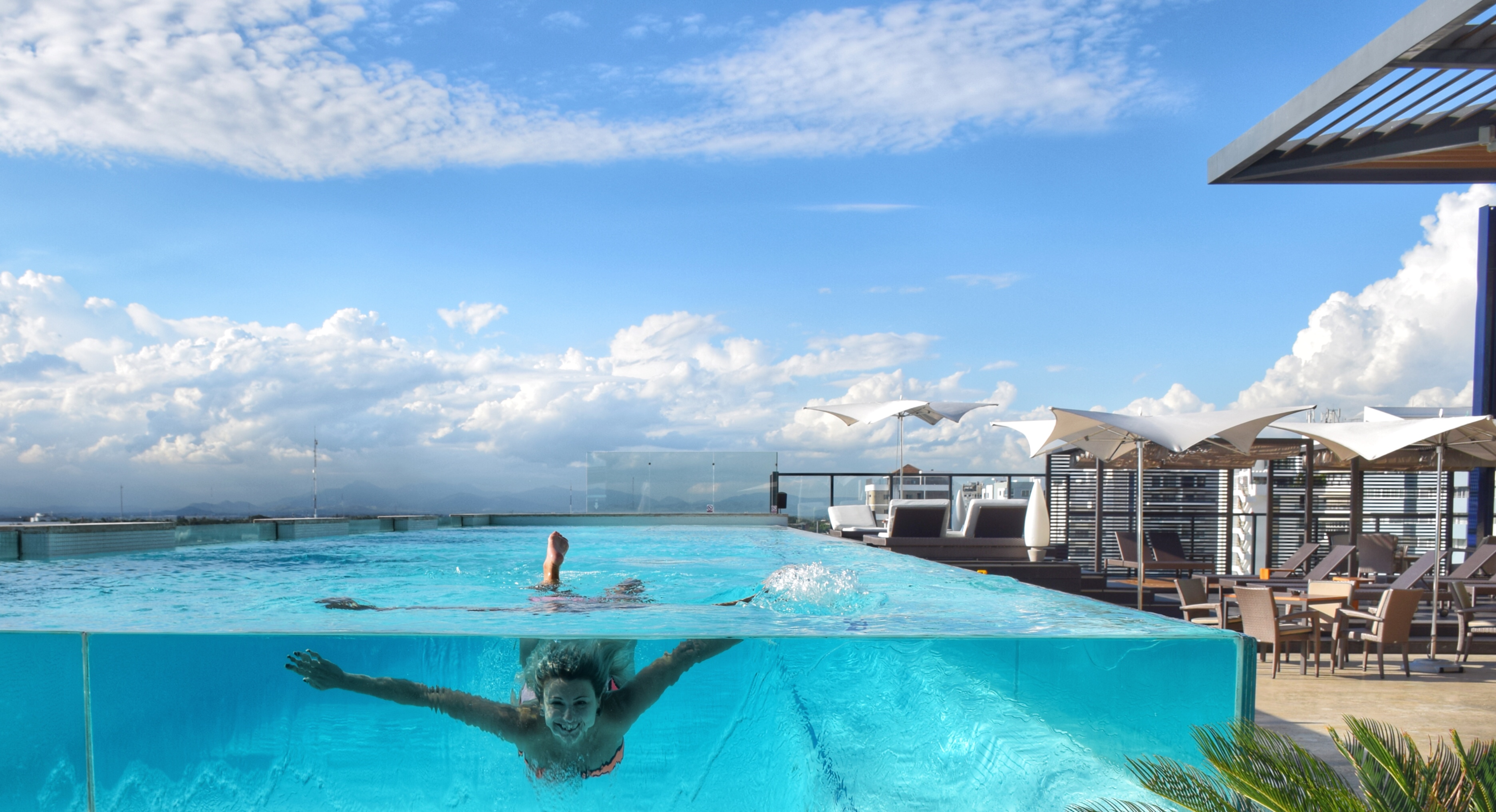 JW MARRIOTT SANTO DOMINGO piscina de vidro glass pool republica dominicana