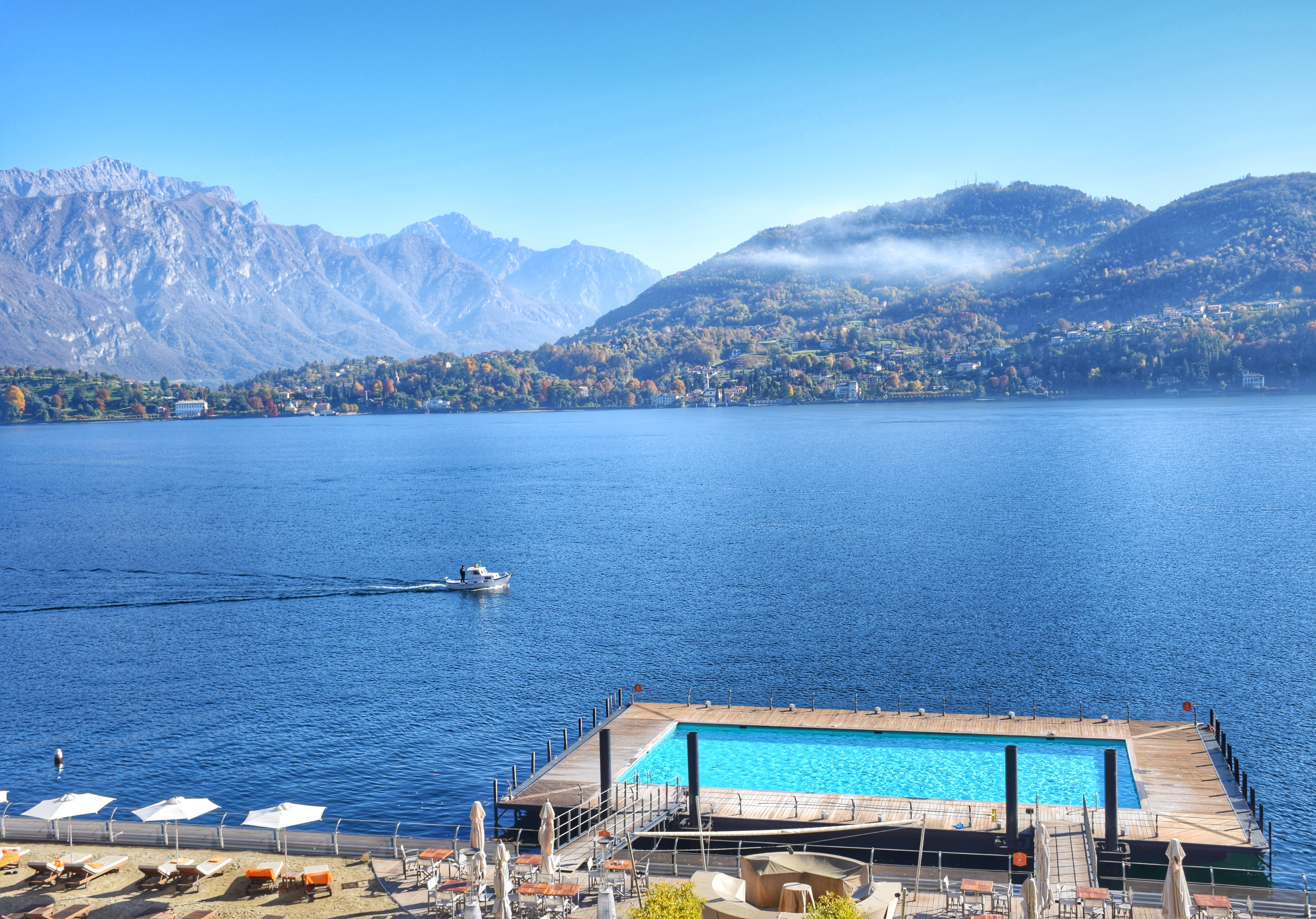 Piscina "Water On The Water" do Grand Hotel Tremezzo - Lago di Como - Itália