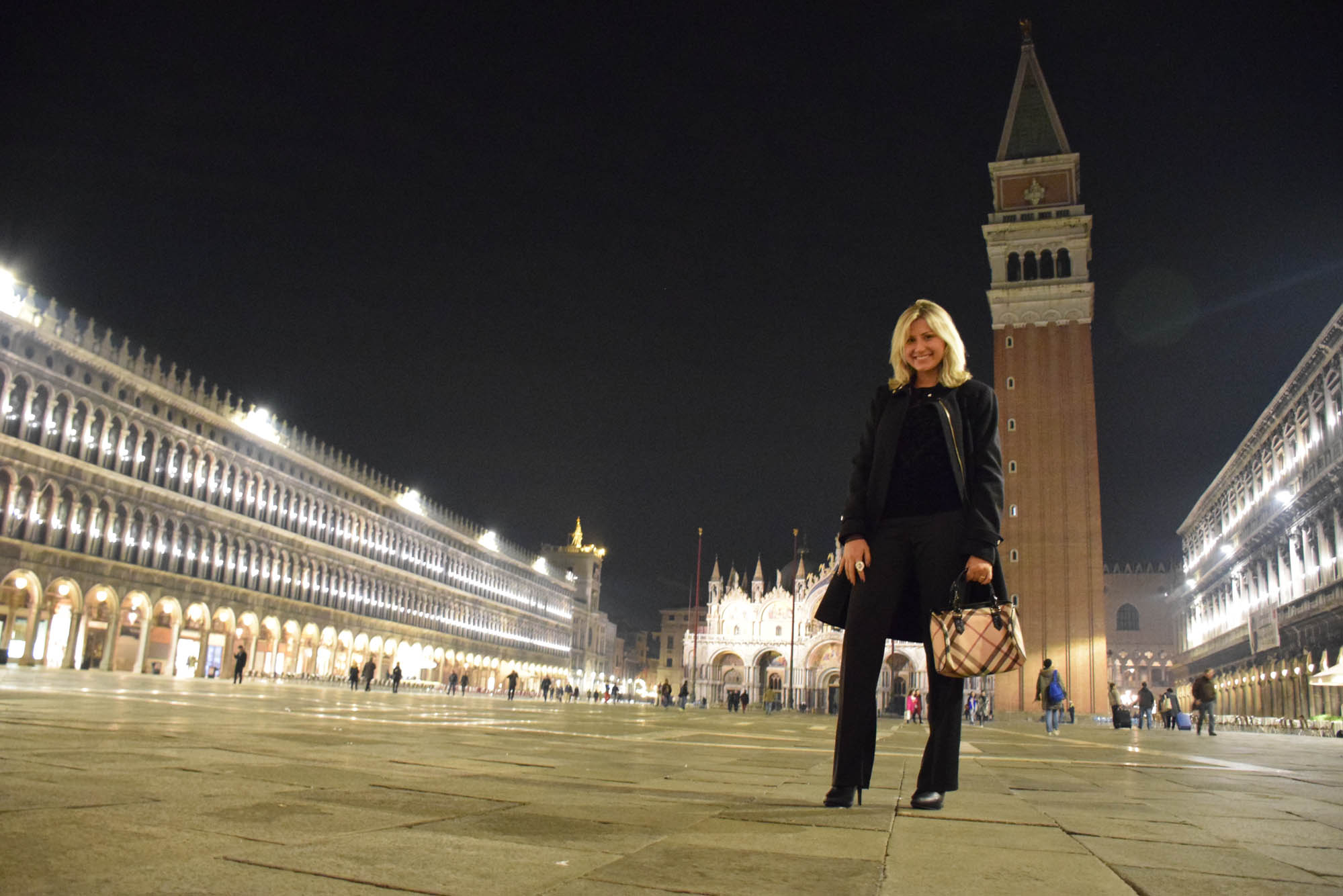 Piazza San Marco a noite: iluminada, linda, vazia, imponente e SEM POMBAS!! o/