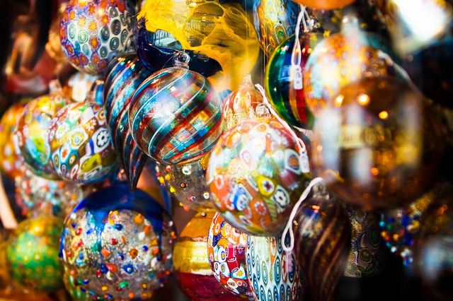 Bolas feitas de vidro de murano | Por Sébastien Barillot para Flickr - CC