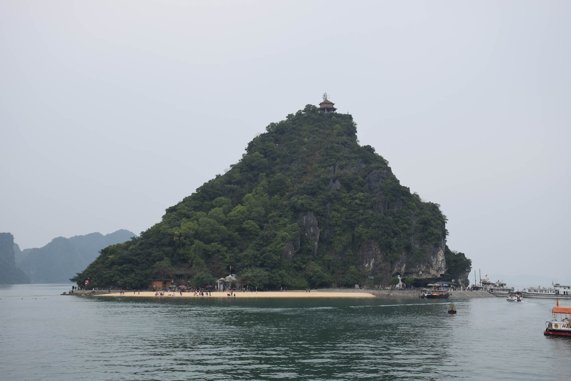 ti-top-island-halong-bay-mirante-vietna