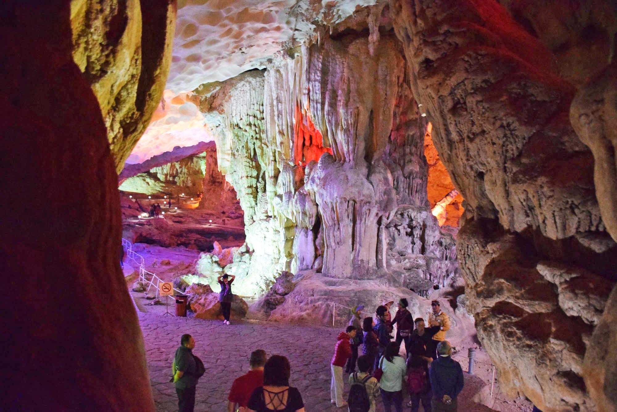 Hang Sung Sot - Surprising Cave - Halong Bay