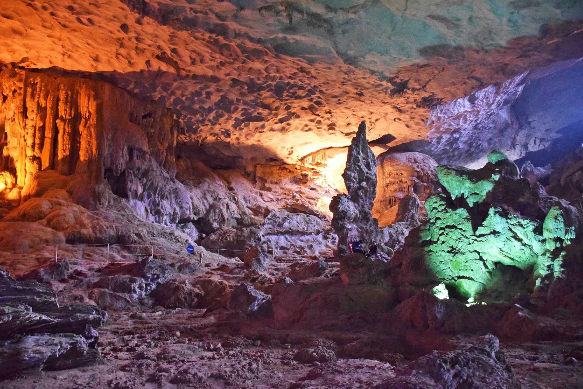 Hang Sung Sot surprising cave - caverna halong bay vietna 03