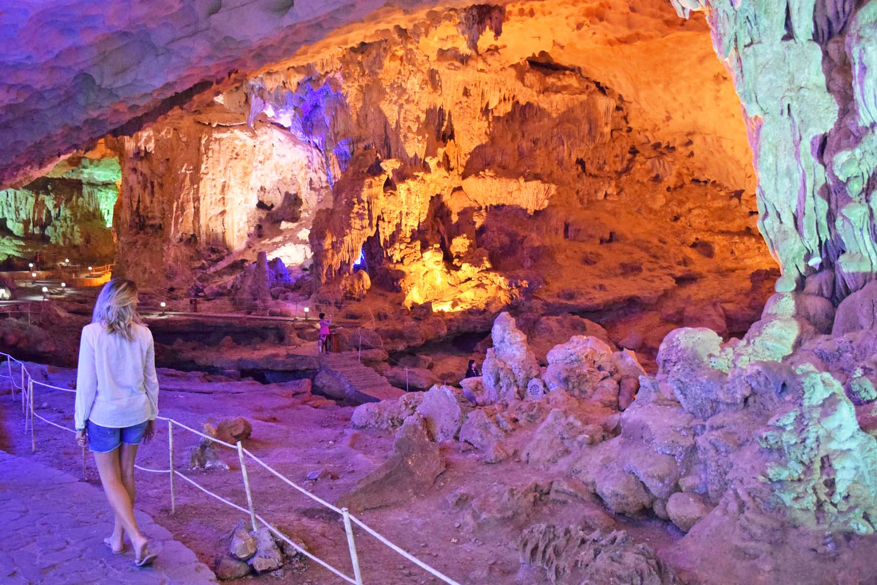 Hang Sung Sot surprising cave - caverna halong bay vietna 04