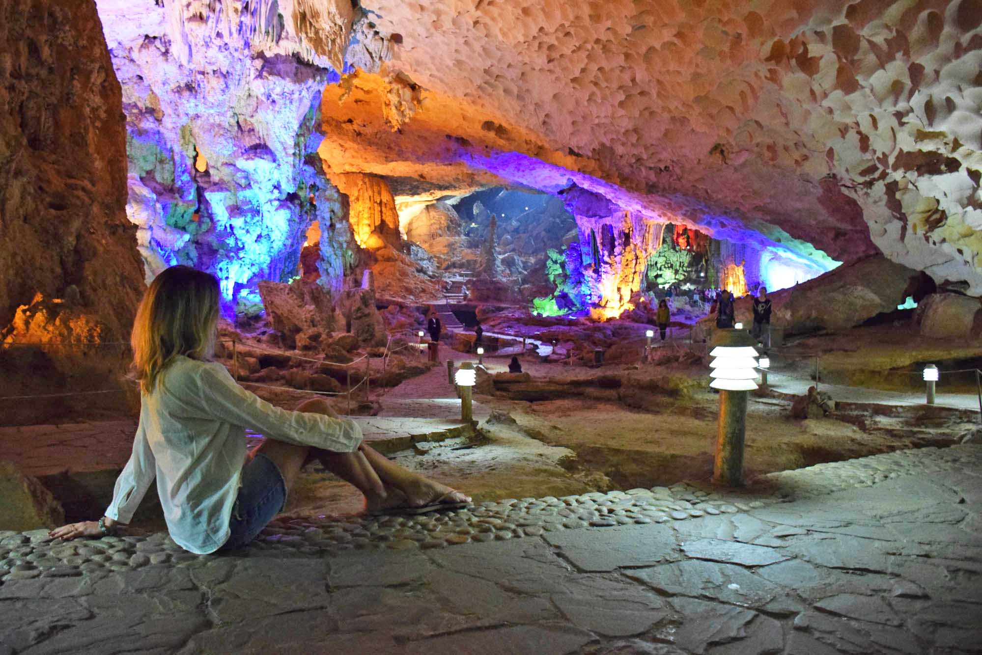 Hang Sung Sot surprising cave - caverna halong bay vietna 05