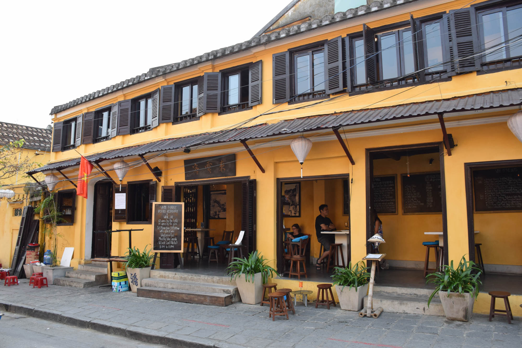 White Marble Wine Bar and Restaurant, em Hoi An
