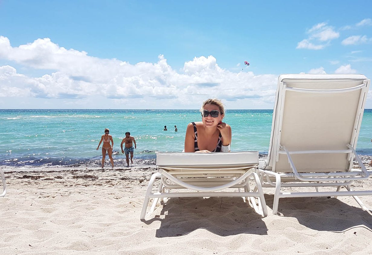 Praia em frente ao Metropolitan by COMO hotel, em Miami Beach