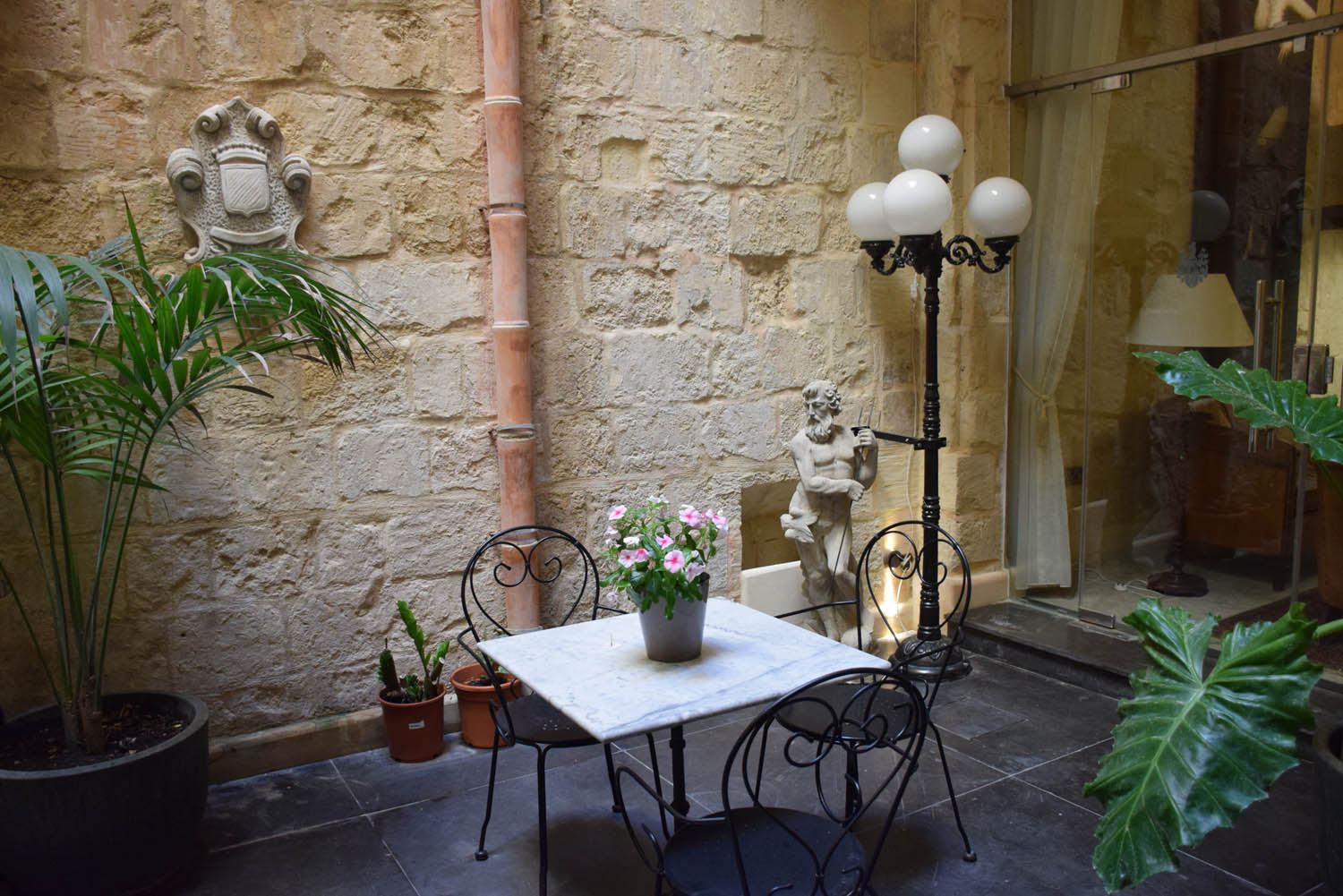 Área externa privada do meu quarto no Hotel Palazzo Prince d'Orange - Valletta - Malta