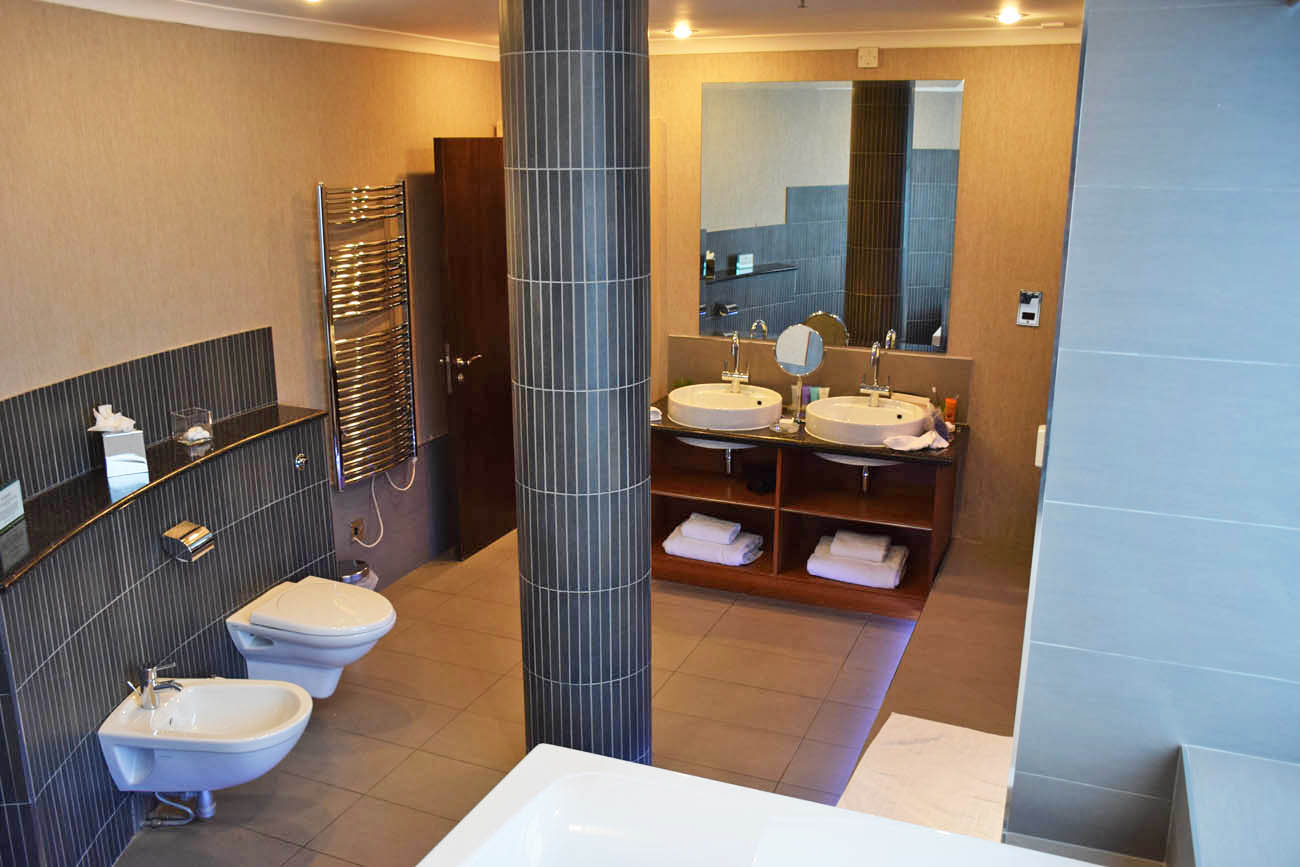 Banheiro do quarto... Super espaçoso! The Glasshouse Hotel Edimburgo