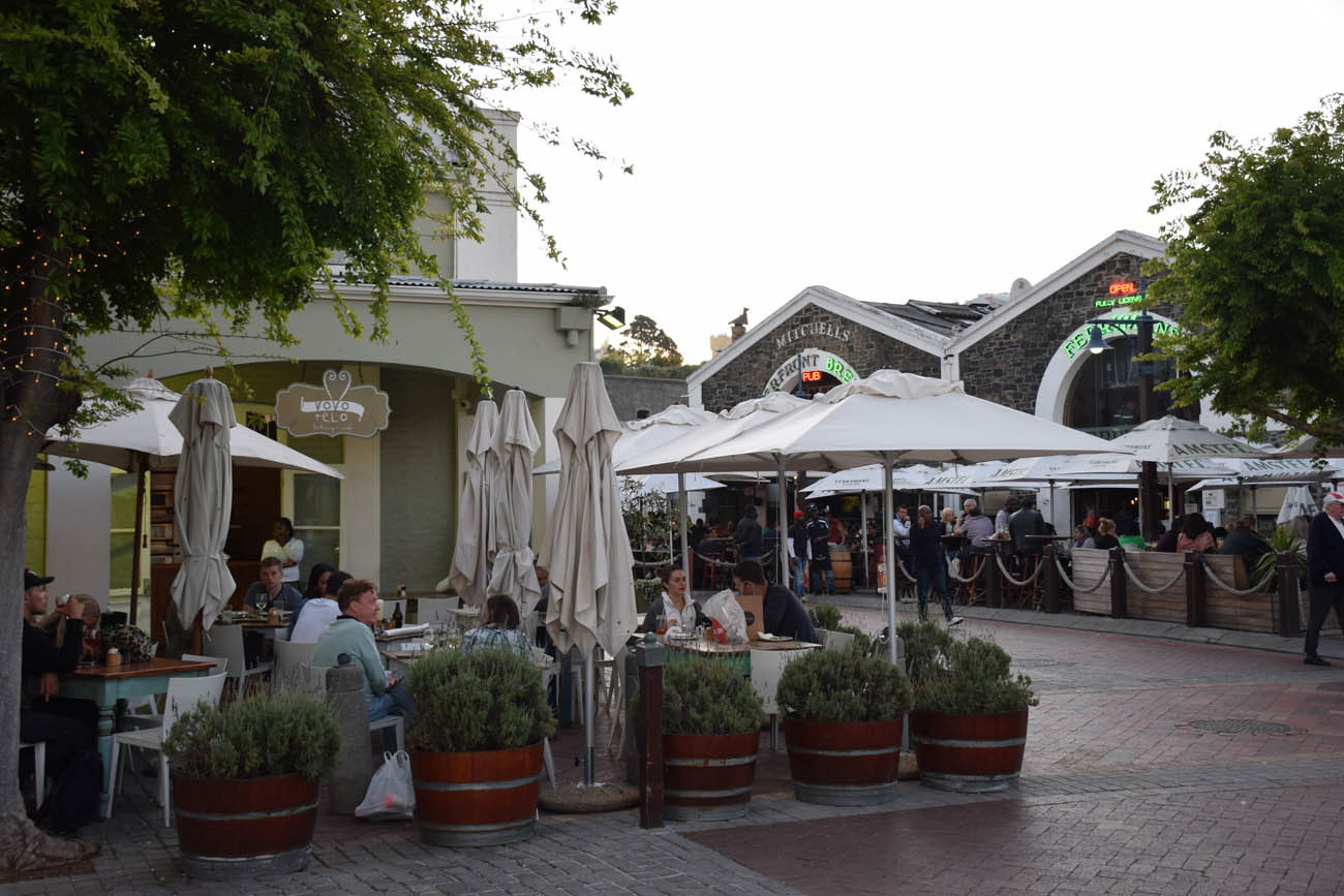 Área externa do Restaurante, Bakery e Café Vovo Telo, no Waterfront de Cape Town