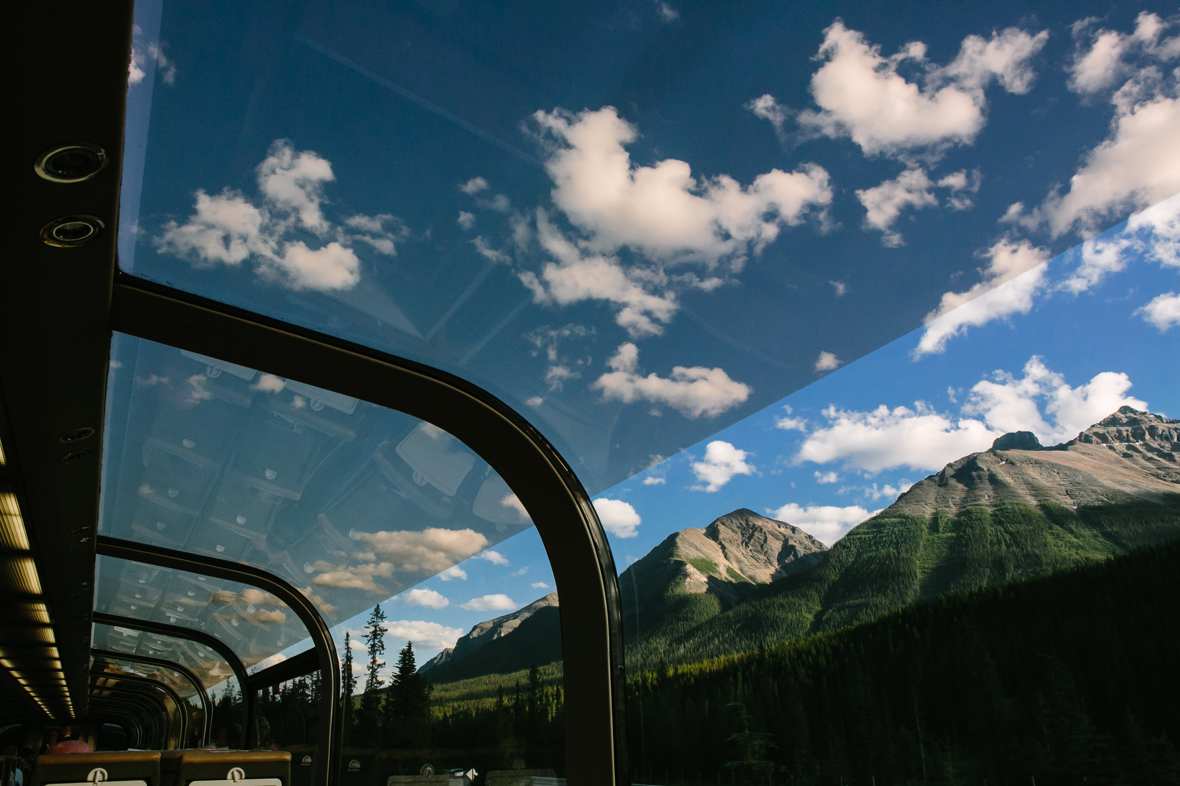 Vista panorâmica do trem Rocky Mountaineer | Créditos: Rocky Mountaineer
