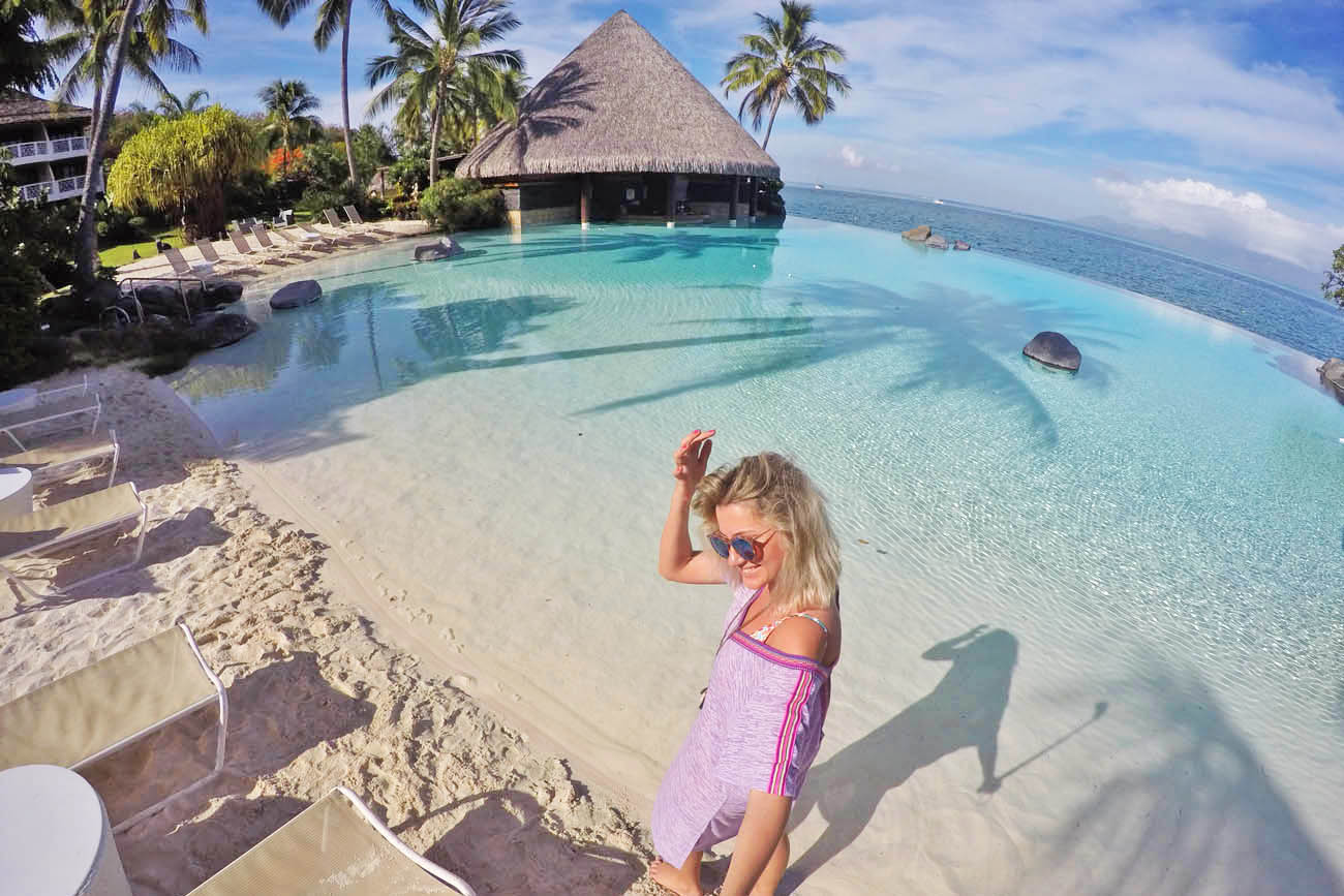 A outra piscina, menor e com fundo de areia, do InterContinental Tahiti | foto: Lala Rebelo