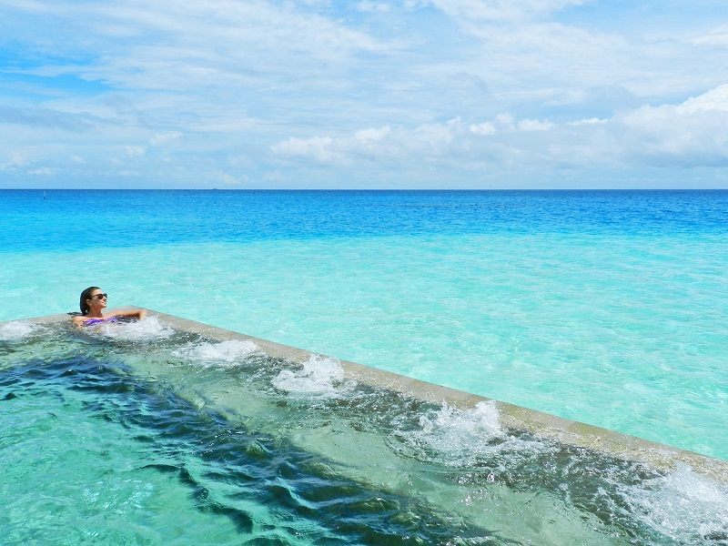 velassaru-resort-maldivas-ilhas-dicas-mar-azul-turquesa