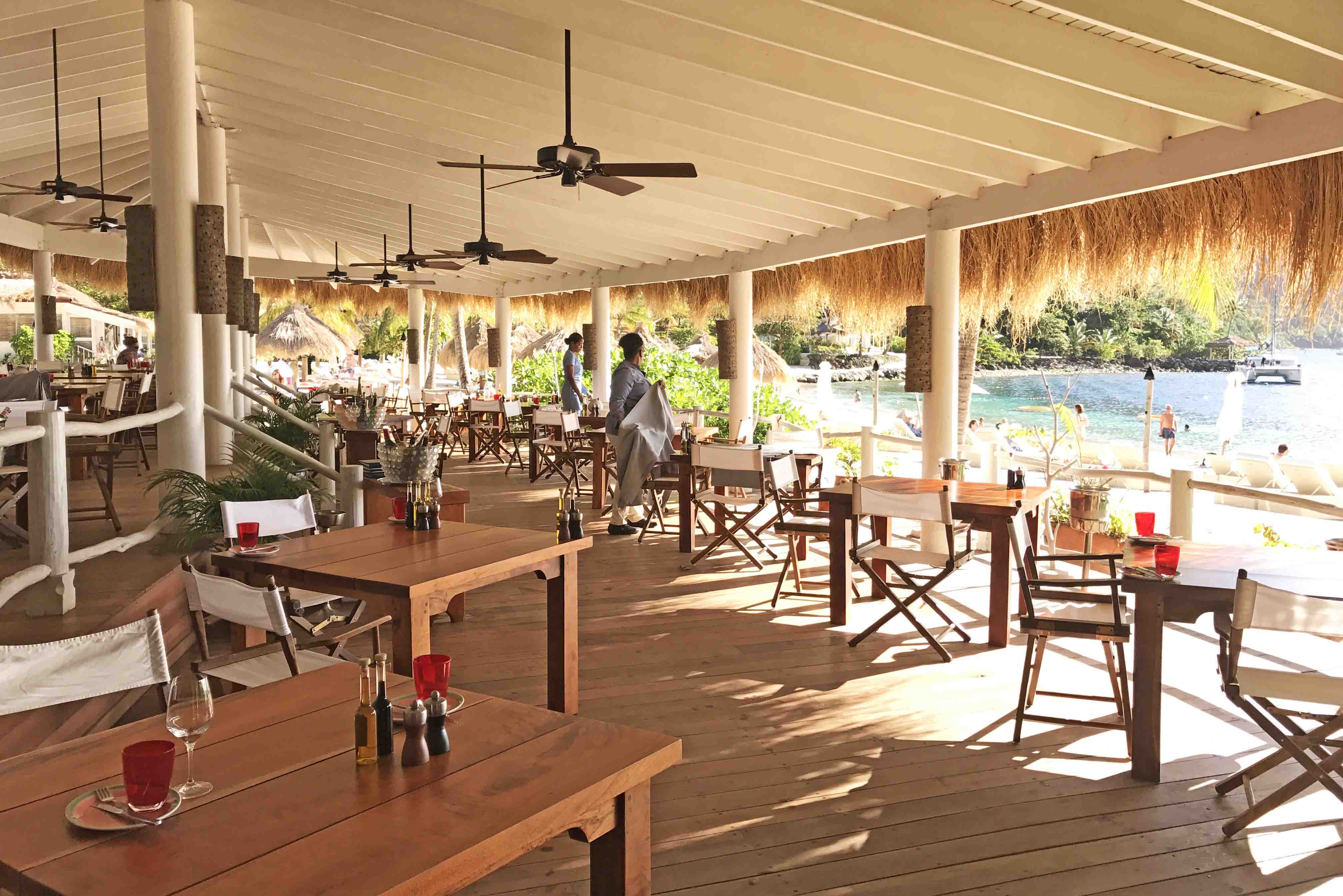 Bayside bar e restaurante do hotel Viceroy Sugar Beach - St Lucia | foto: Lala Rebelo