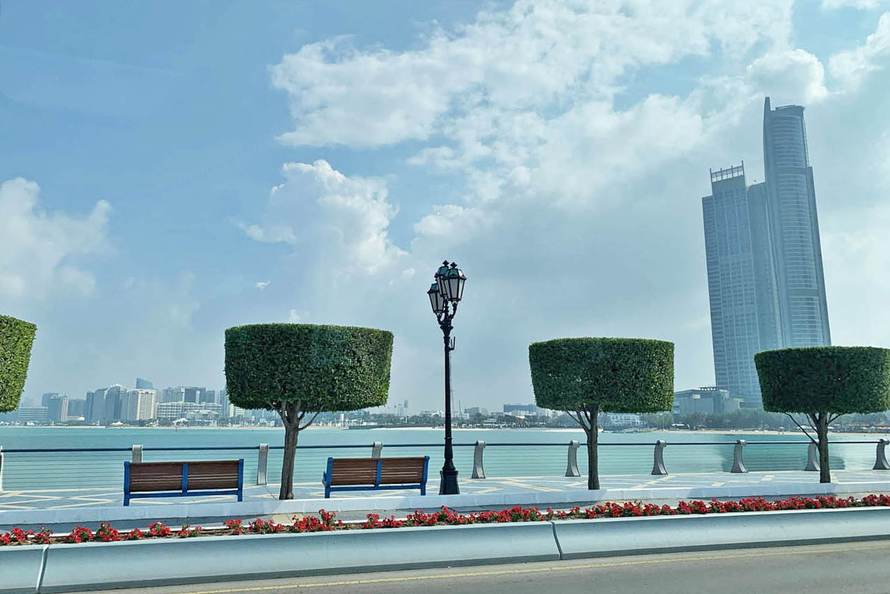 Corniche Street - avenida beira-mar de Abu Dhabi