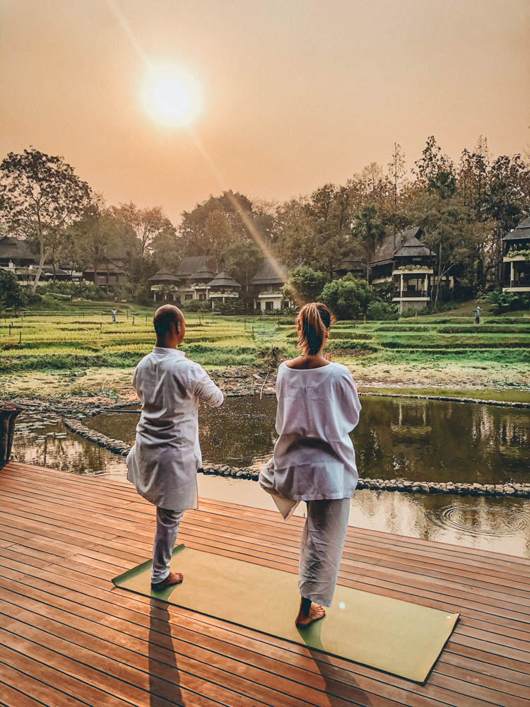 Four Seasons Chiang Mai - sessao de yoga no amanhecer Four Seasons Chiang Mai - sessao de yoga no amanhecer