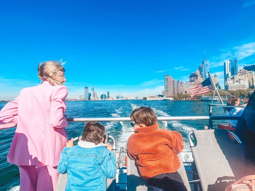 ny em familia - passeio barco estatua da liberdade