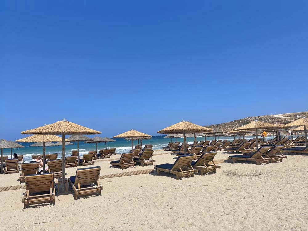 Parasporos beach paros - zazala beach club 