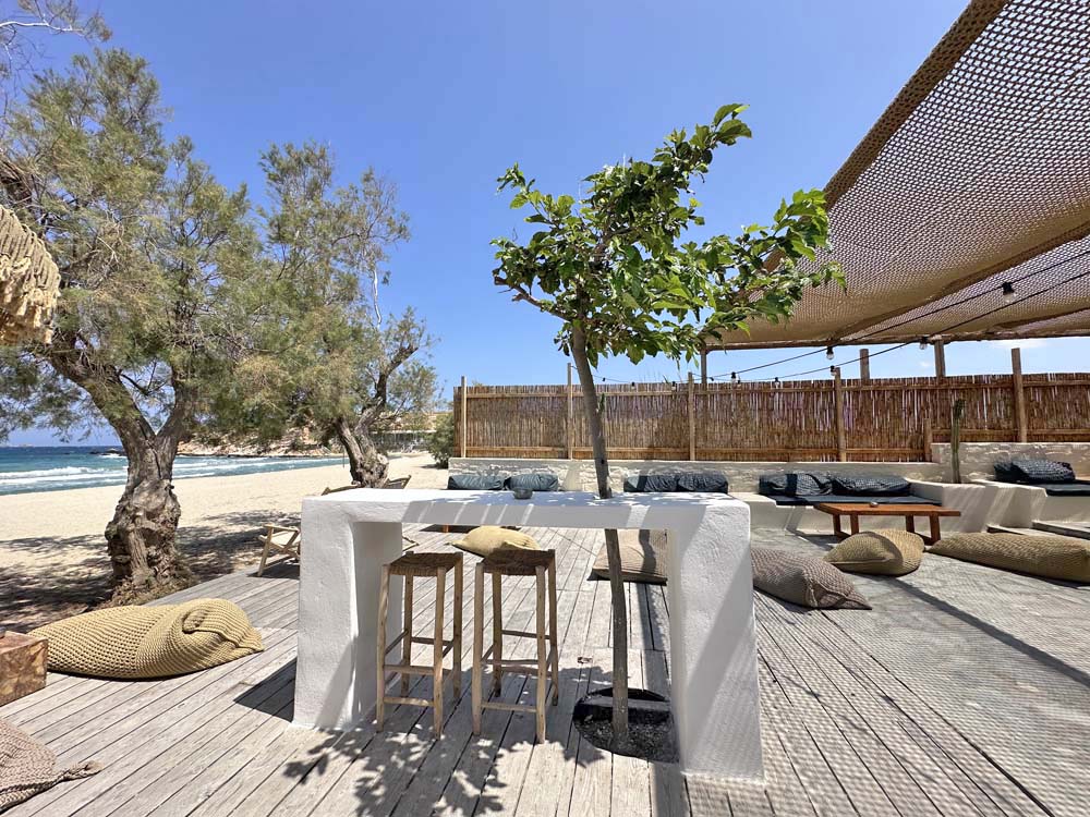 Parasporos beach paros - zazala beach club 