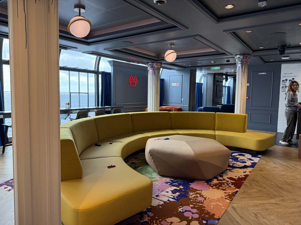 EDGE - YOUTH AND KIDS CLUBS - disney cruise - disney destiny
